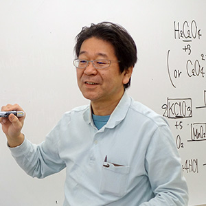 化学講師　安東靖